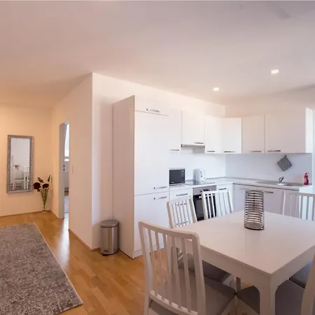 Апартаменти Sunny Penthouse L Dg1'14
