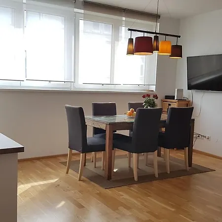 Moderne Maisonette Mit Terrasse