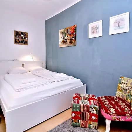 Gorgeous Hideout | City Center Apartment