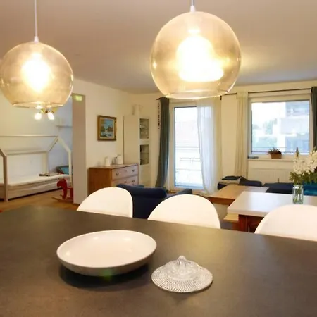 Modern Spacious, 2 Bedroom, Free Parking