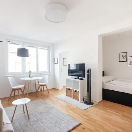 Modern, Bright Studio -Close To The Center In A Quiet Area