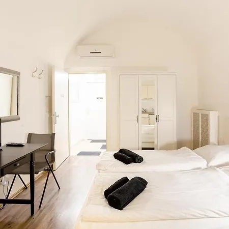 Air Condition I All Sights In Walking Distance I 201 Mbit Wifi