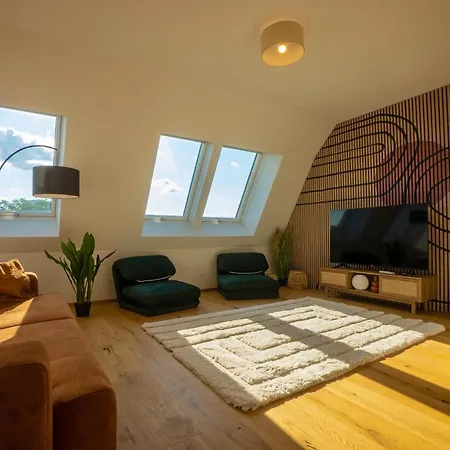 Orestaliving - Penthouse In 2Nd District With View