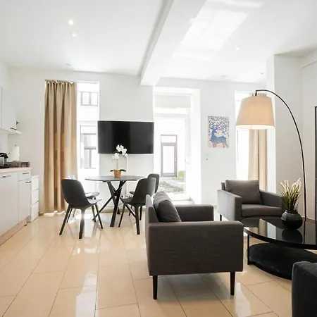 Chic Newly-Renovated Apartment Steps From Subway In Vienna'S Hernals District