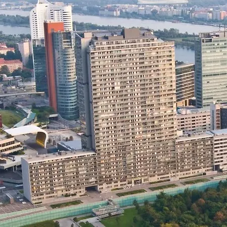 Modern Apartment At Vic