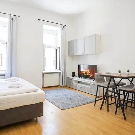 Garden-Eden Apartment