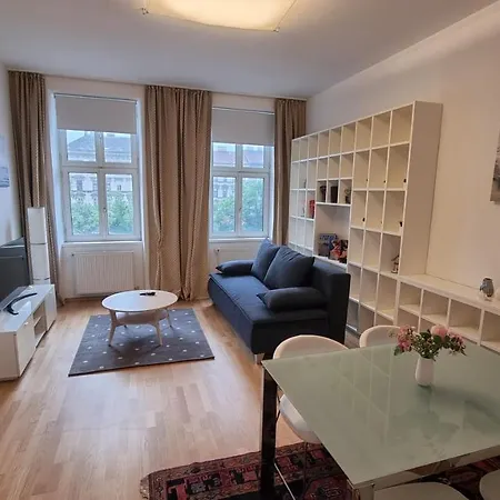 Sunny Apartment Next To Metro 1Br