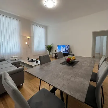 Modernes Juwel In Zentraler Lage Appartement