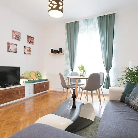 French Balcony - 45M² - Szeneviertel Apartment