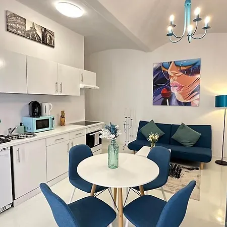 C’est la vie à Paris Apartment