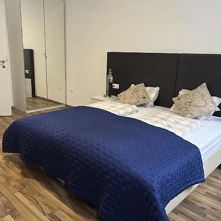 Cozy City Center Apartments