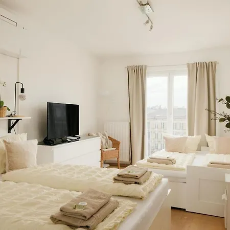 Apartment Zentral Direkt An U-Bahn Station
