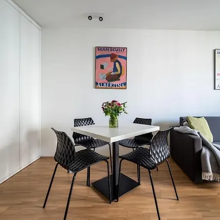Hm • New Studio By Wu & Messe Apartment