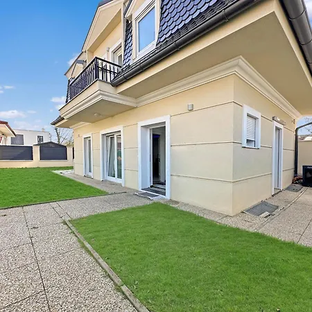 Luxurious Villa In A Quiet Area In Vienna