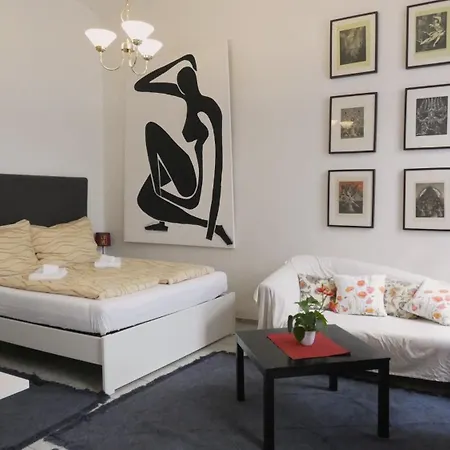 Studio In A Viennese Traditional Building, Central Location