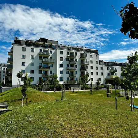 2-Zimmer Wohnung In Oberlaa Mit Privatem Tiefgaragen Platz