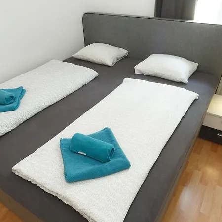 Apartments In Vienna Near Schoenbrunn & Westbahnhof - Keyless Check-In