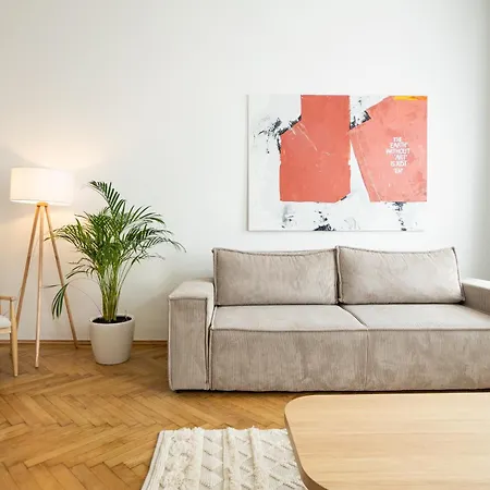 Pet-Friendly Modern Apartment Near Belvedere