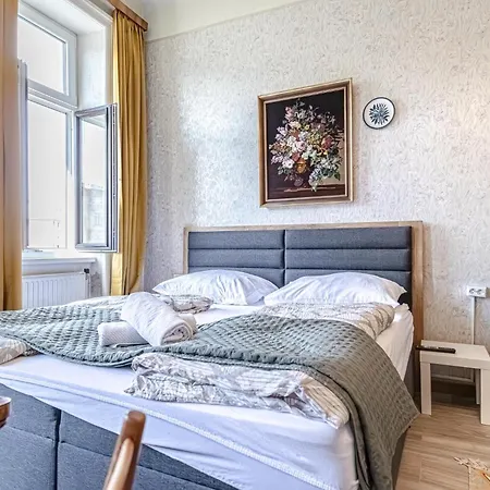Vintage 1Br With Shared Garden - U6 Metro & Danube Apartment