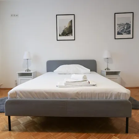 Retro Apartment In The City Center.