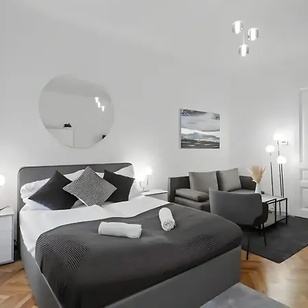 City Apartment, Central, 2 Min To U1 Keplerplatz, Monthly Stays Only