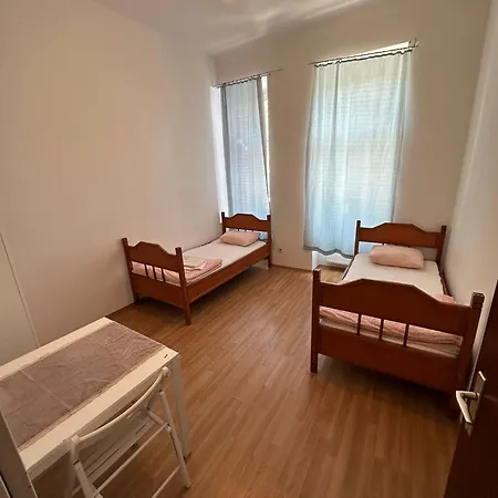 Wohnung Fuer 4 Personen In 1180 Wien