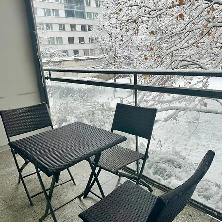 Apartmán Spacious 90M2 Maisonette With Free Parking