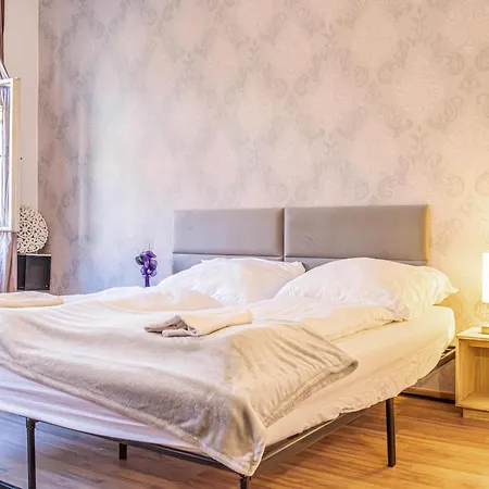 Chic & Modern 1Br Apt, Prime Spot