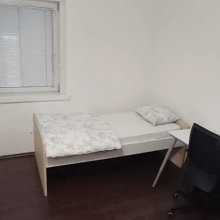 Single Room In Student Apartment