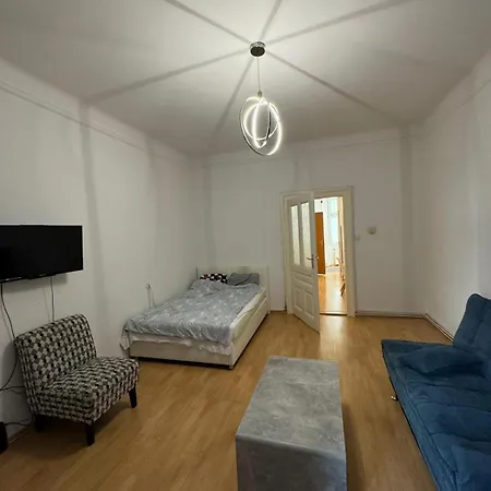 Comfy 1-Bedroom Apartment, 10 Min To Westbahnhof