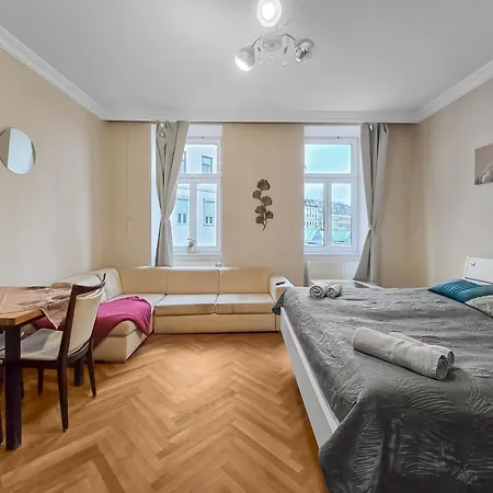 King-Size Comfort In Three Bedrooms