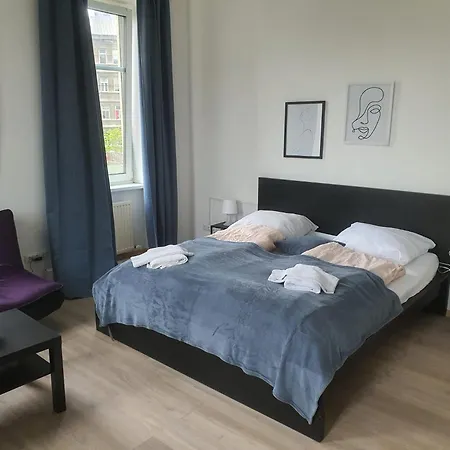 Massive 6Br Apt. Near Millenium City For Big Groups