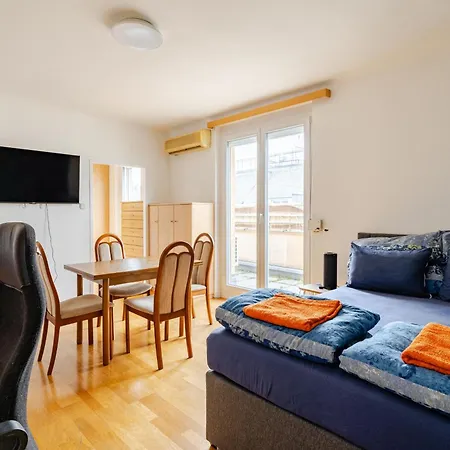 Close To City Centre And Next To Wien Hbf And Easy From Airport