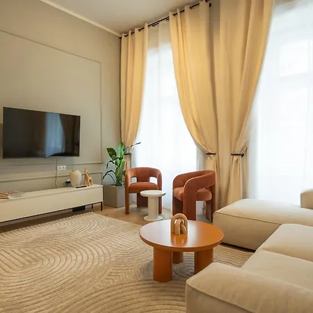 Chic & Cozy 104M2 Flat, Walk To Top Attractions