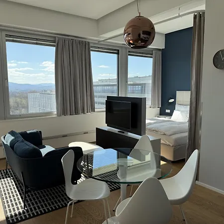 Penthouse-Flair With Skyline-View Apartment
