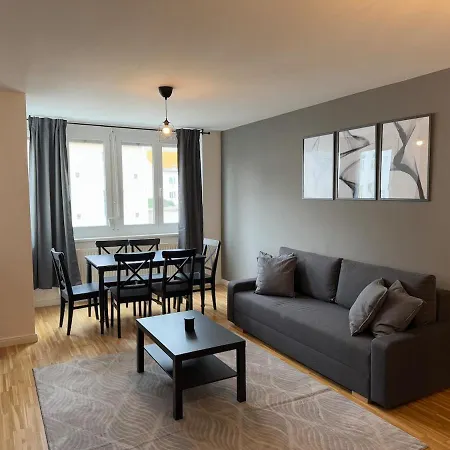 2Br, Danube, Central, U6 & S-Bahn - Axara Housing Brn 33