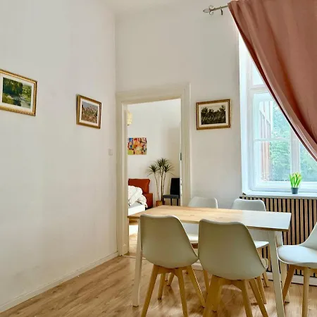 80 M2 Stylish & Calm Apartment With Free Parking