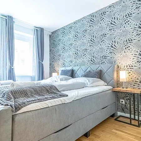 Sweet 1Br & 1Lr With Balcony, 9-Min To City Center