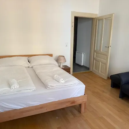 Peaceful 2Br Apartment 15-Min To Ottakring Station