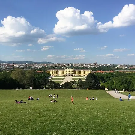 3 Rooms Sunny Apartments-Schoenbrunn, 100M2 With Balcony