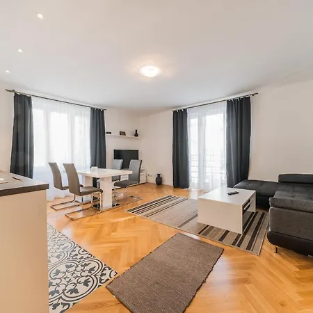 Edelweiss City Apartments State Opera