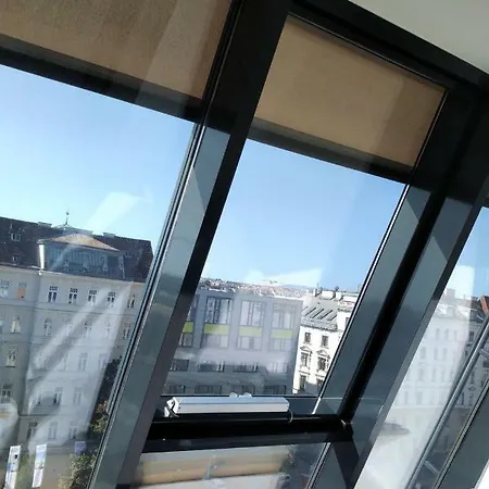 Roof Top Apartment With Views.