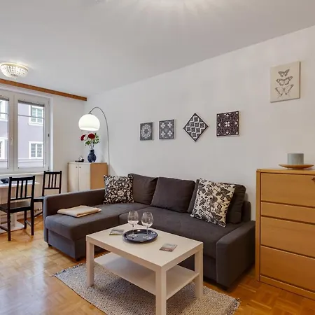 City Apartment Close To Shopping Mile