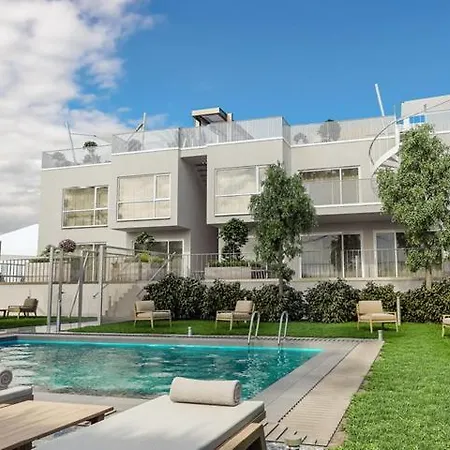 Balcony/Pool/Free Parking Garage Studio