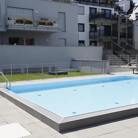 Yellow Flower Apartment With Pool - 5 Min To Lake