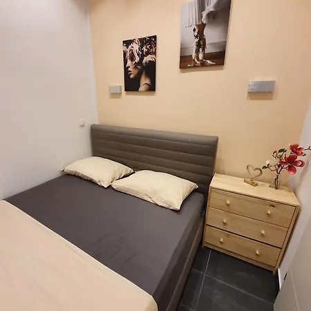 Design-Apartment Mit Klimaanlage & Top-Anbindung An Der U1
