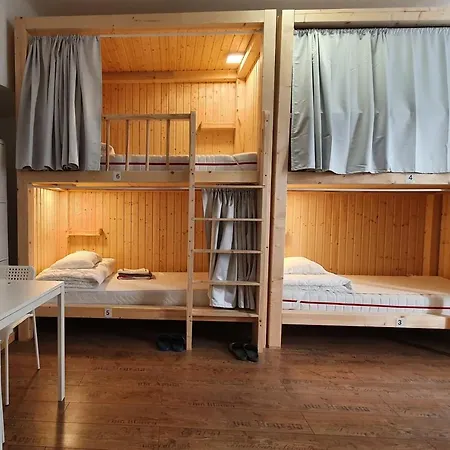 7Brunnen Hostel Beds & Rooms