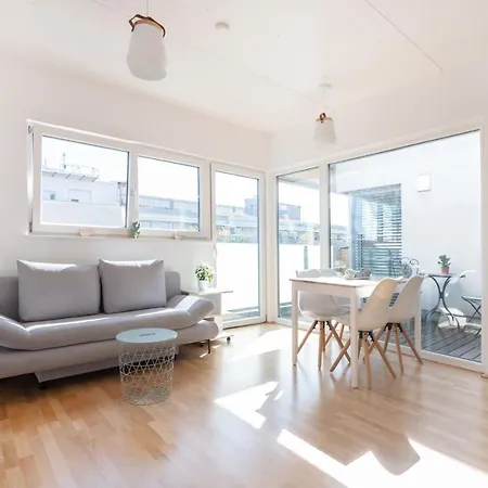 Helles, Neues Dg Apartment Mit Blick Zum Donauturm