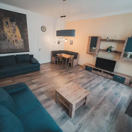 Renovated Apartment Close To First District