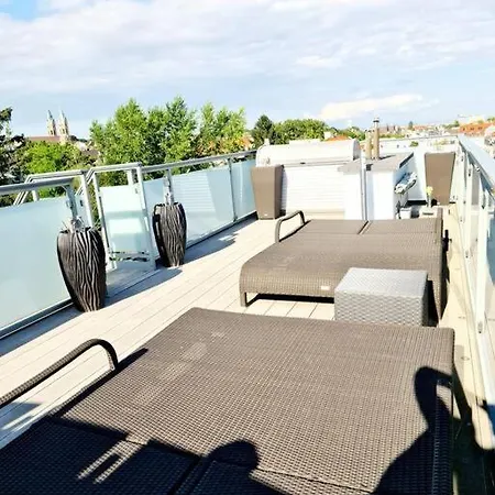 Luxury 4 Bedroom Roof Apt With 3 Balconies & View